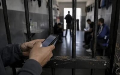 Milei bloqueará celulares usados por presos para crimes